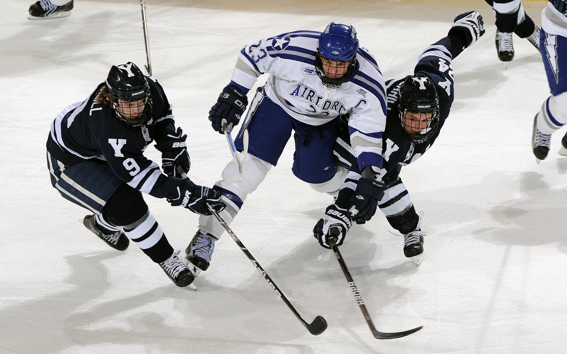 南美洲和欧洲足球强国在国际赛场上展开激烈角逐，南美与欧洲足球比较